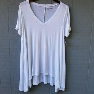 NWT NEVER WORN Classic V-Neck TShirt